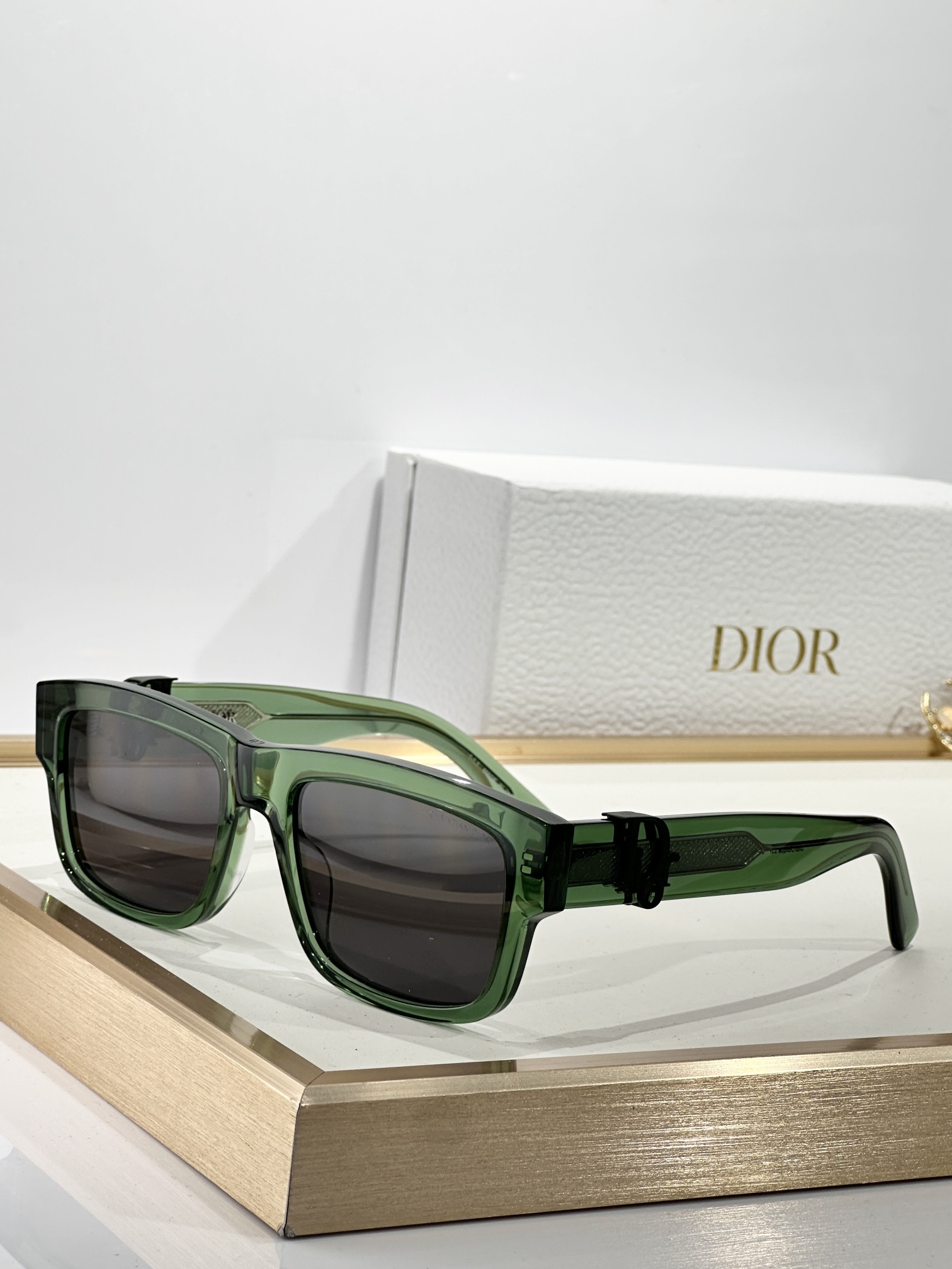 Dior Luxury Rectangular Sunglasses – Iconic CD Logo Collection
