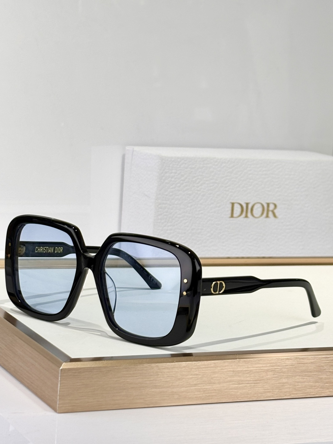 Dior Red Square Sunglasses – Dior Red Square Acetate Sunglasses – Gray