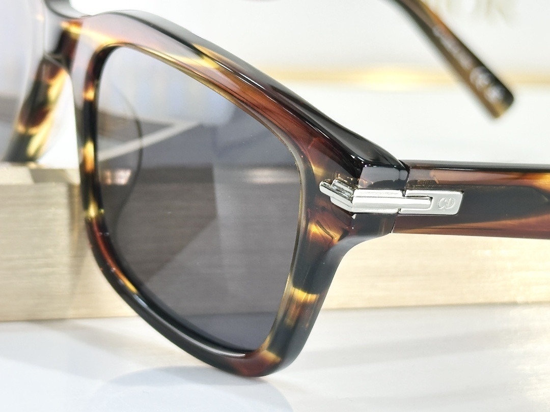 DiorBlackSuit S16I Brown Horn-Effect Rectangular Sunglasses