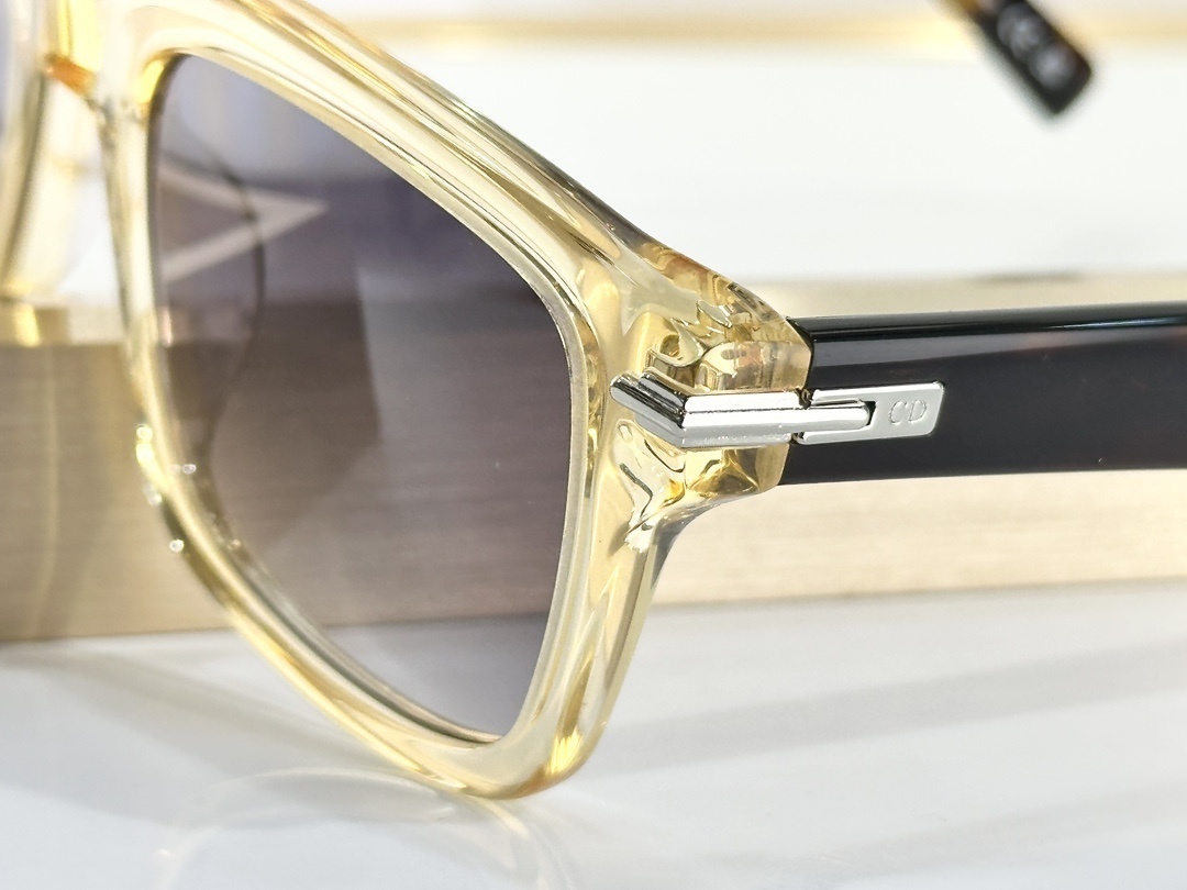 DiorBlackSuit S16I Transparent Beige Rectangular Sunglasses
