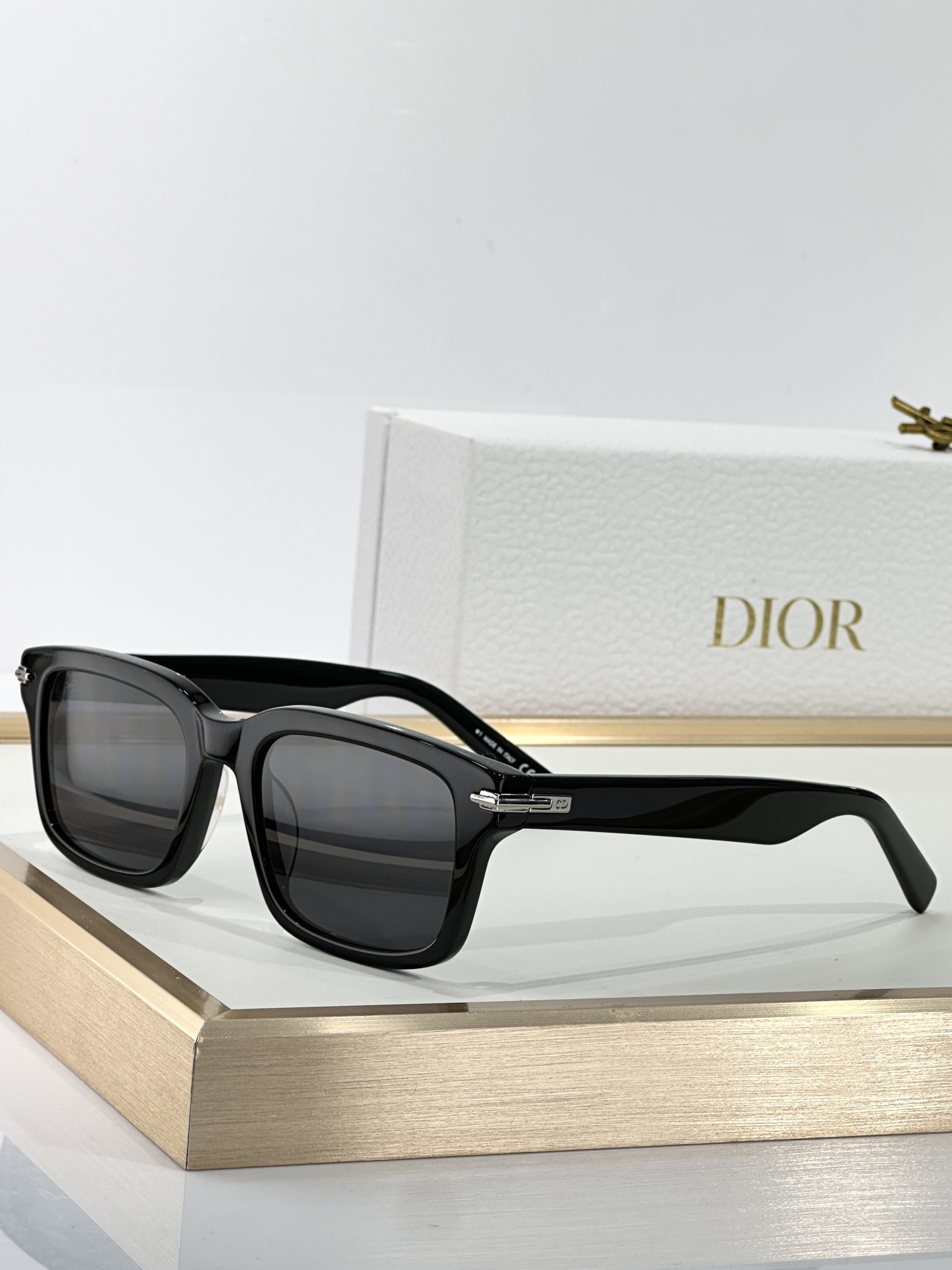 Dior Luxury Rectangular Sunglasses – Elegant Tortoise & Champagne