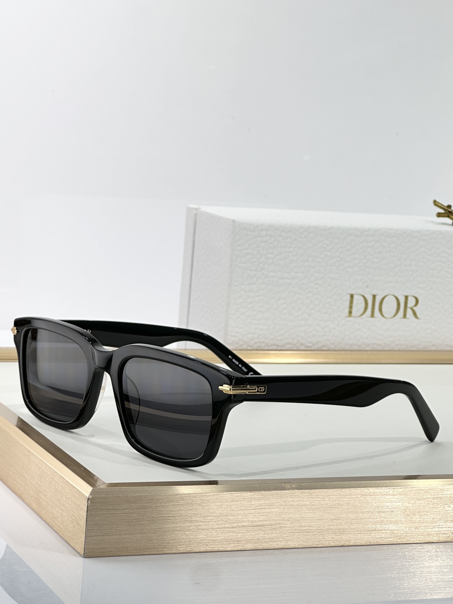 Dior Luxury Rectangular Sunglasses – Elegant Tortoise & Champagne
