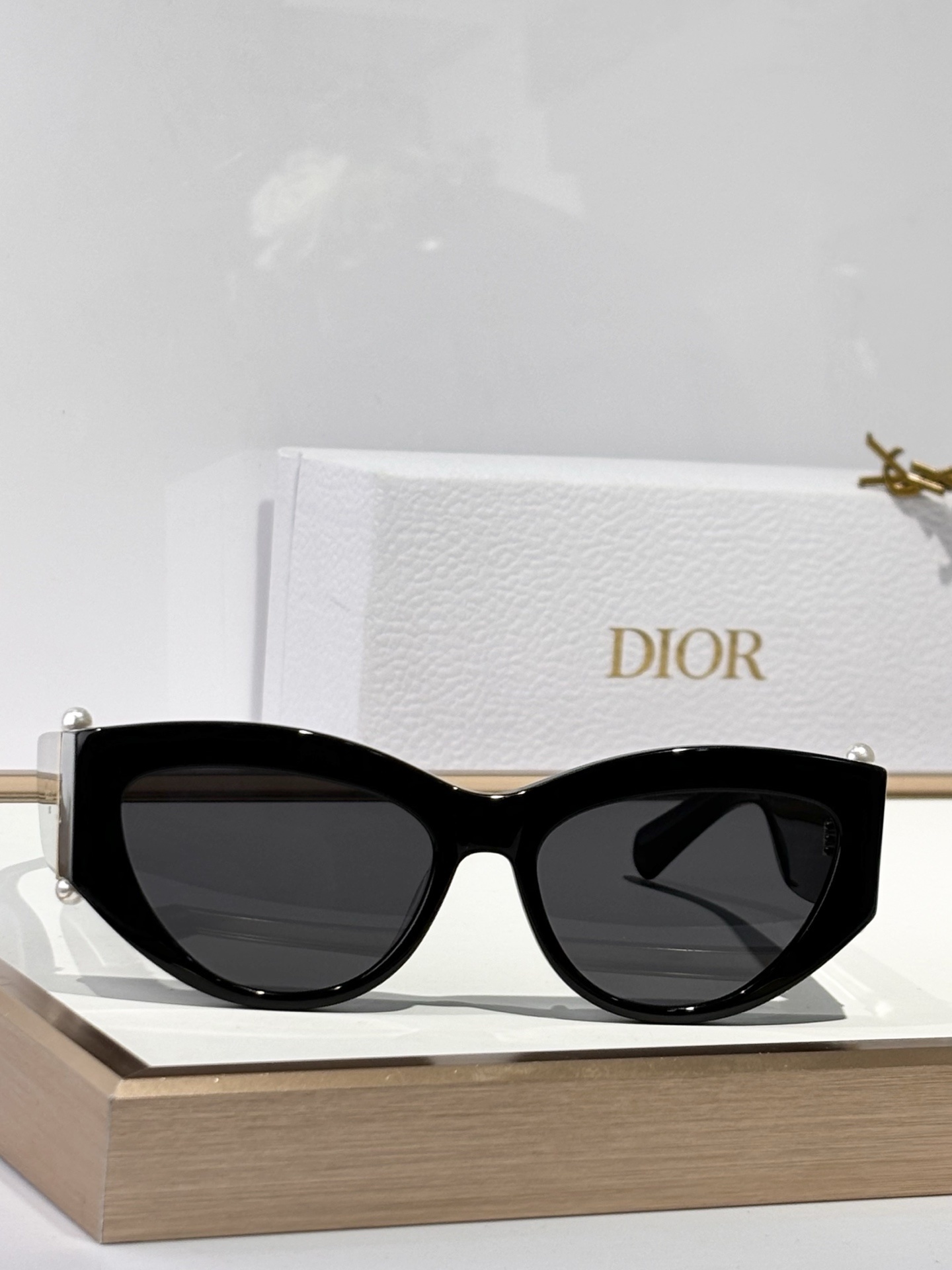 Dior Cat-Eye Sunglasses with Pearl Accents – Luxury Eyewear