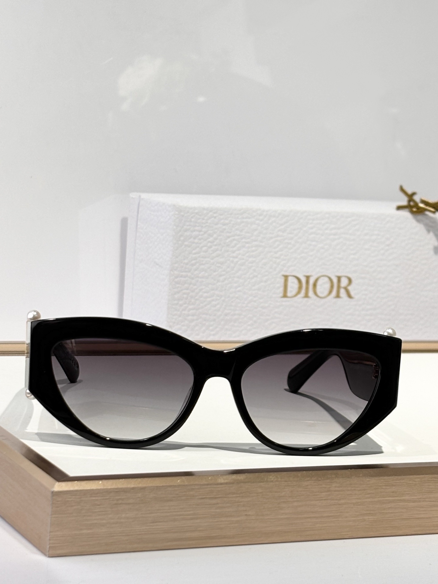 Dior Cat-Eye Sunglasses with Pearl Accents – Luxury Eyewear
