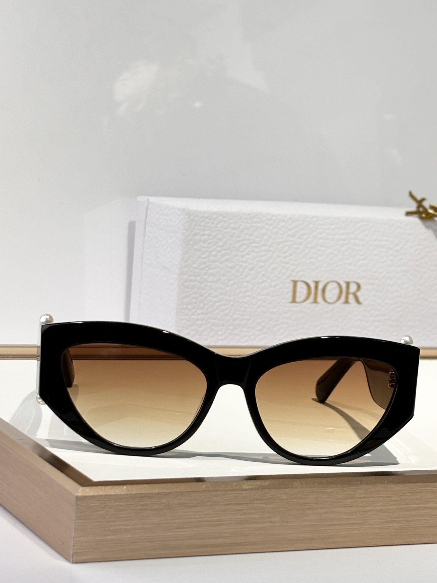 Dior Cat-Eye Sunglasses with Pearl Accents – Luxury Eyewear