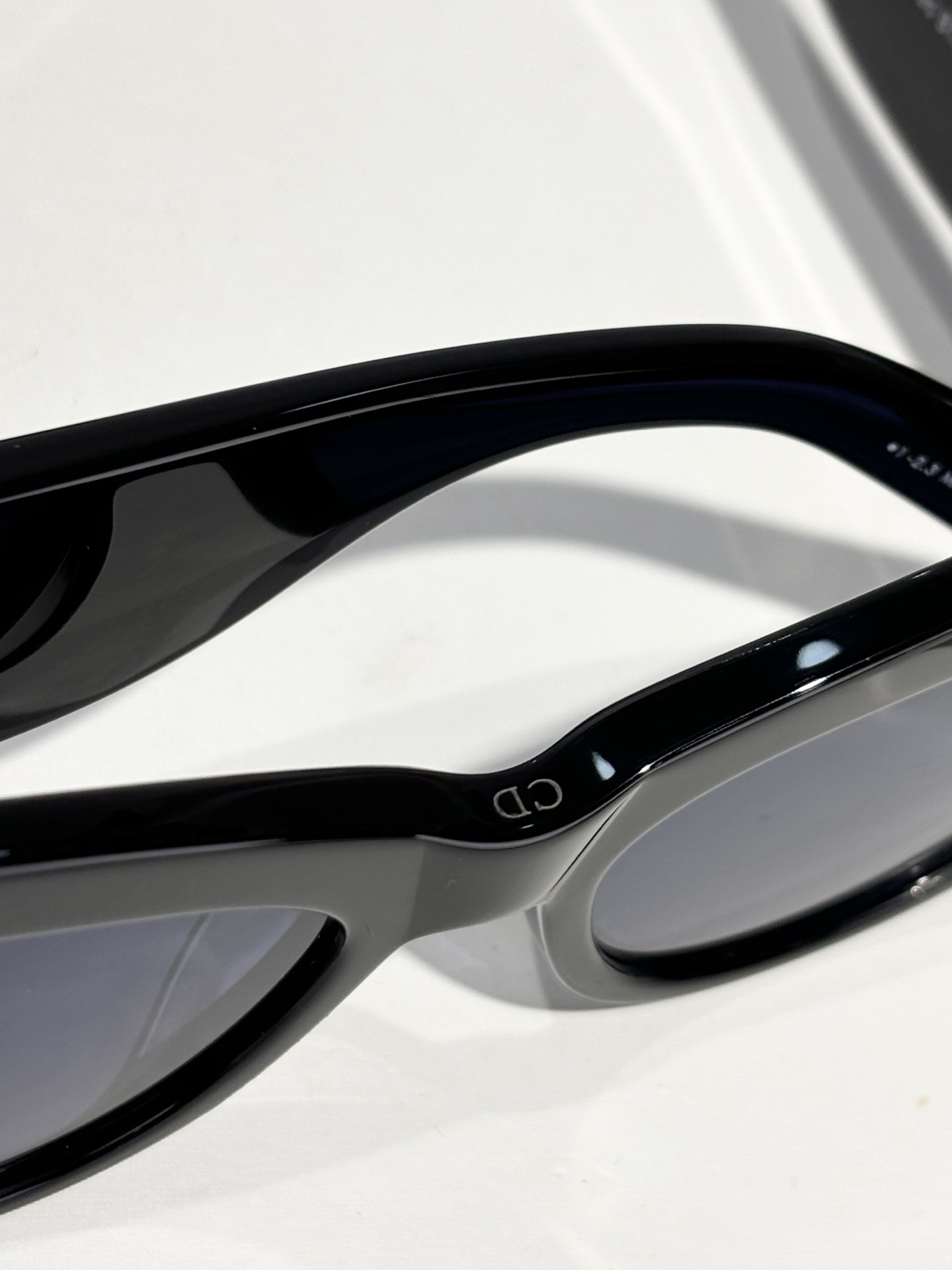 Dior Cat-Eye Sunglasses with Pearl Accents – Luxury Eyewear