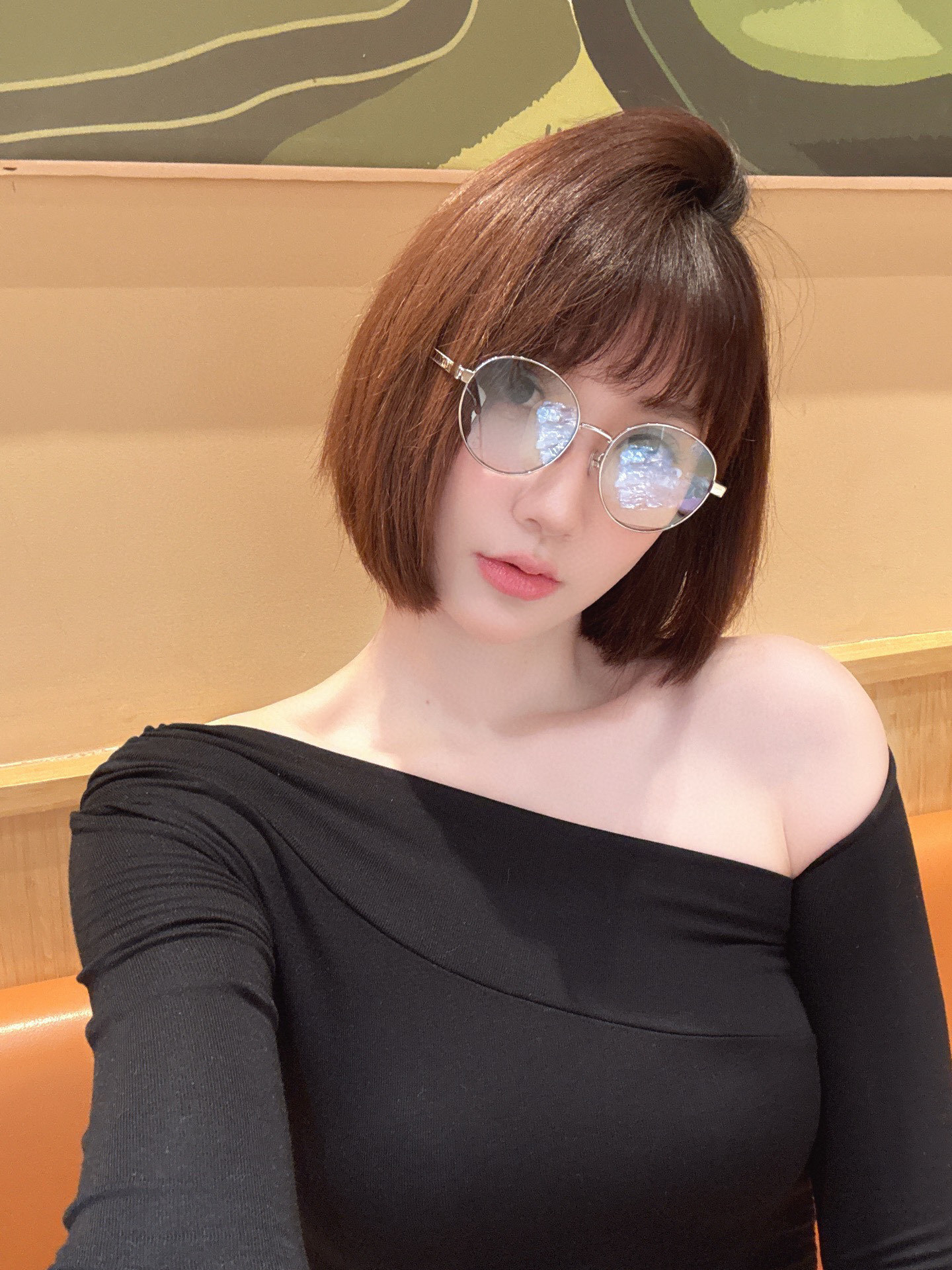 Vintage Round Metal Frame Sunglasses with Gradient Lenses