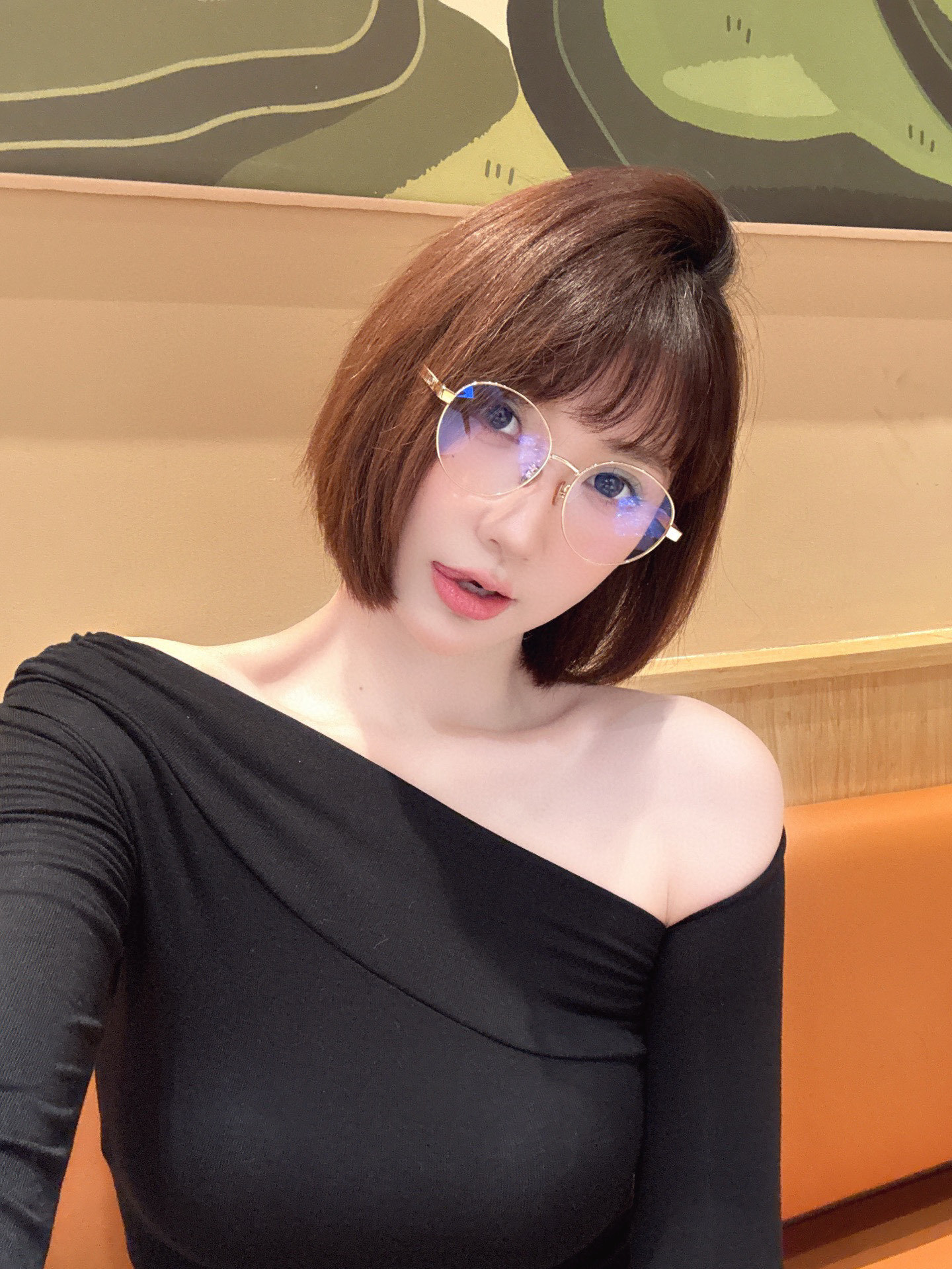 Vintage Round Metal Frame Sunglasses with Gradient Lenses