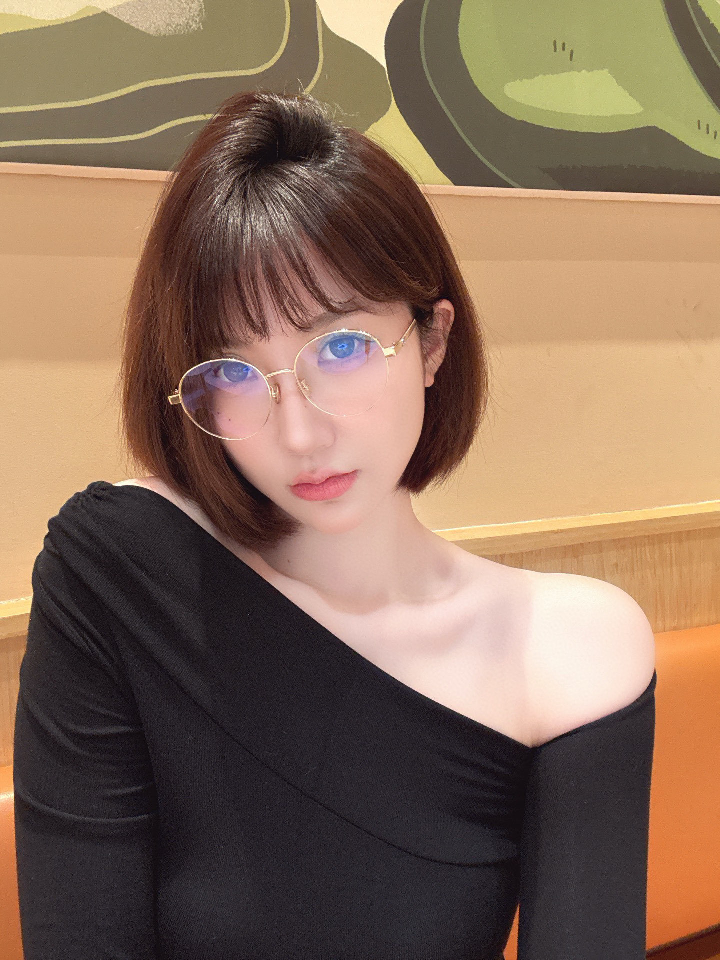 Vintage Round Metal Frame Sunglasses with Gradient Lenses