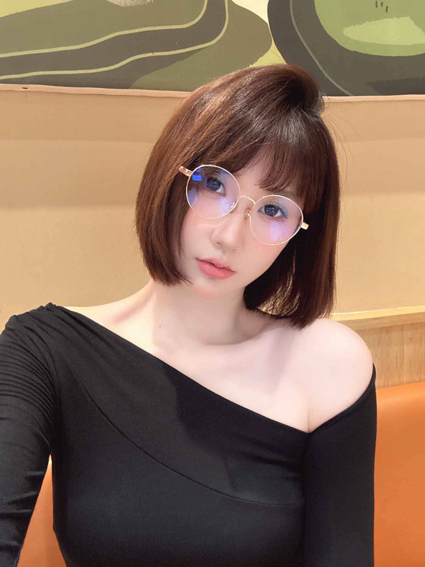Vintage Round Metal Frame Sunglasses with Gradient Lenses