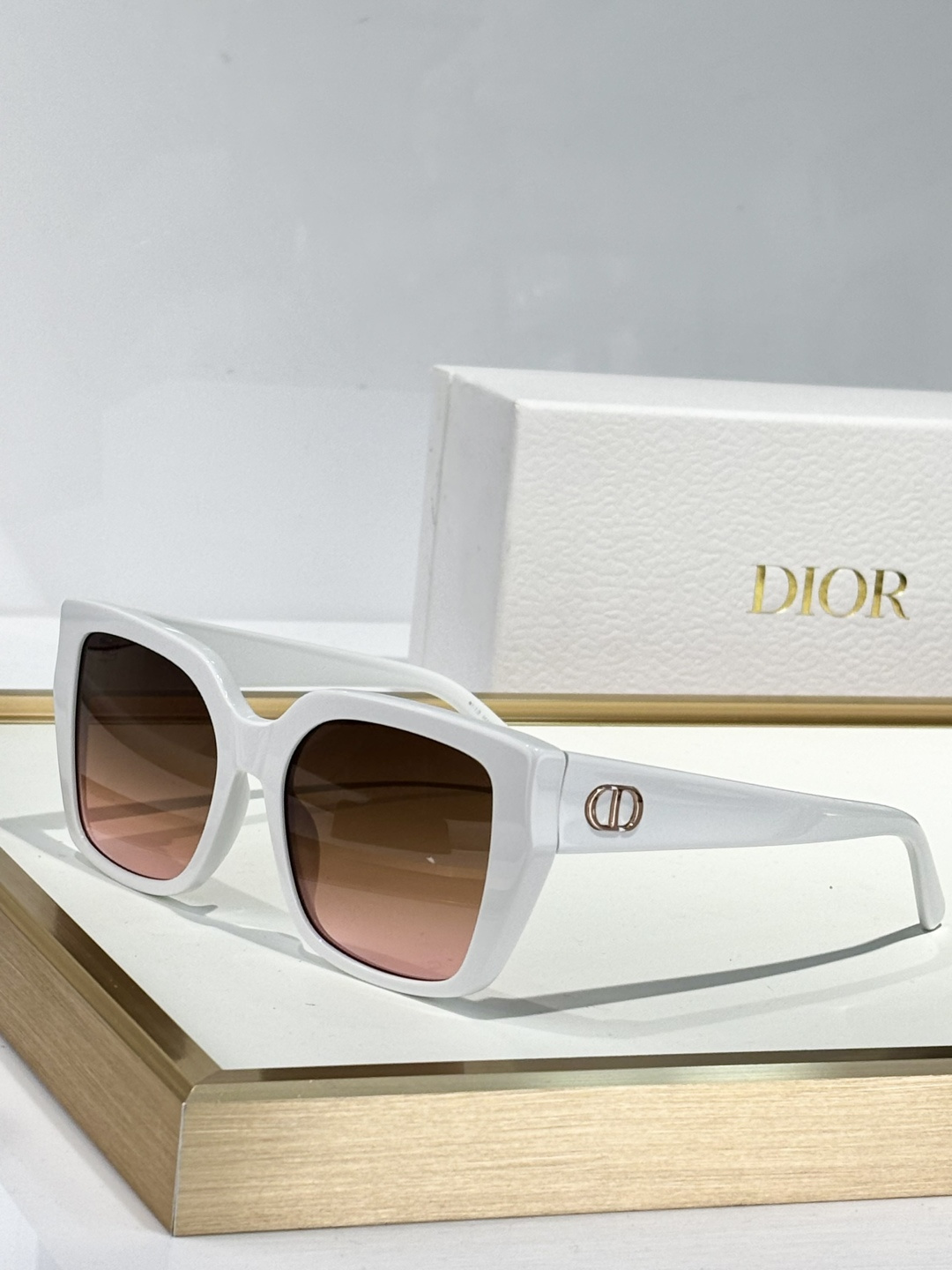 Dior White Acetate Sunglasses – Dior White Acetate Square Sunglasses
