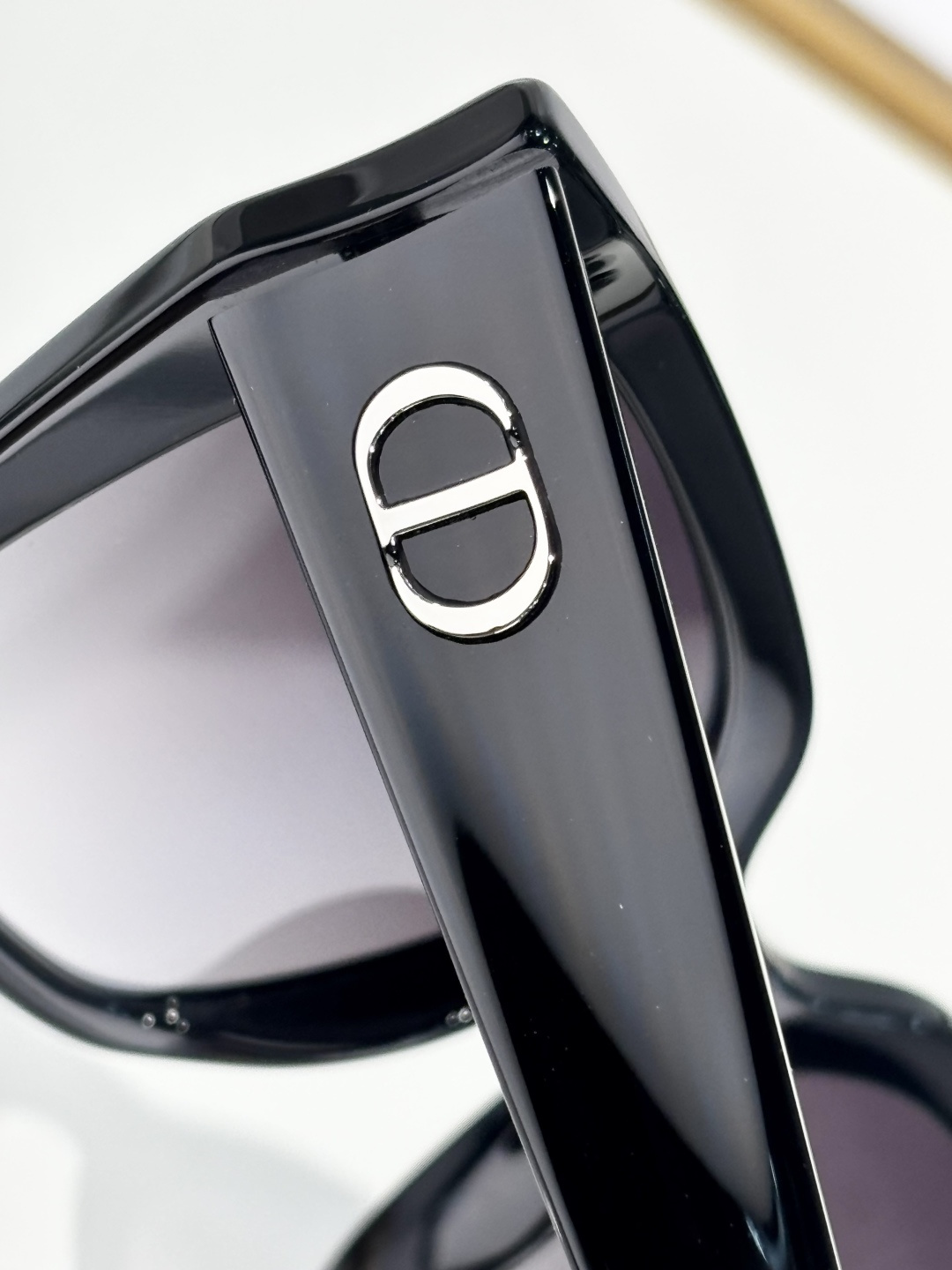 Dior Signature Square Sunglasses – Black Frame & Gradient Lenses