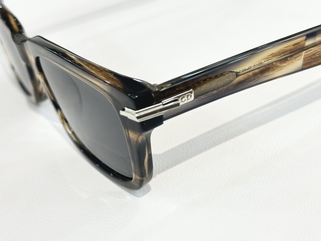 Dior Luxury Square Sunglasses – Iconic Oblique Design