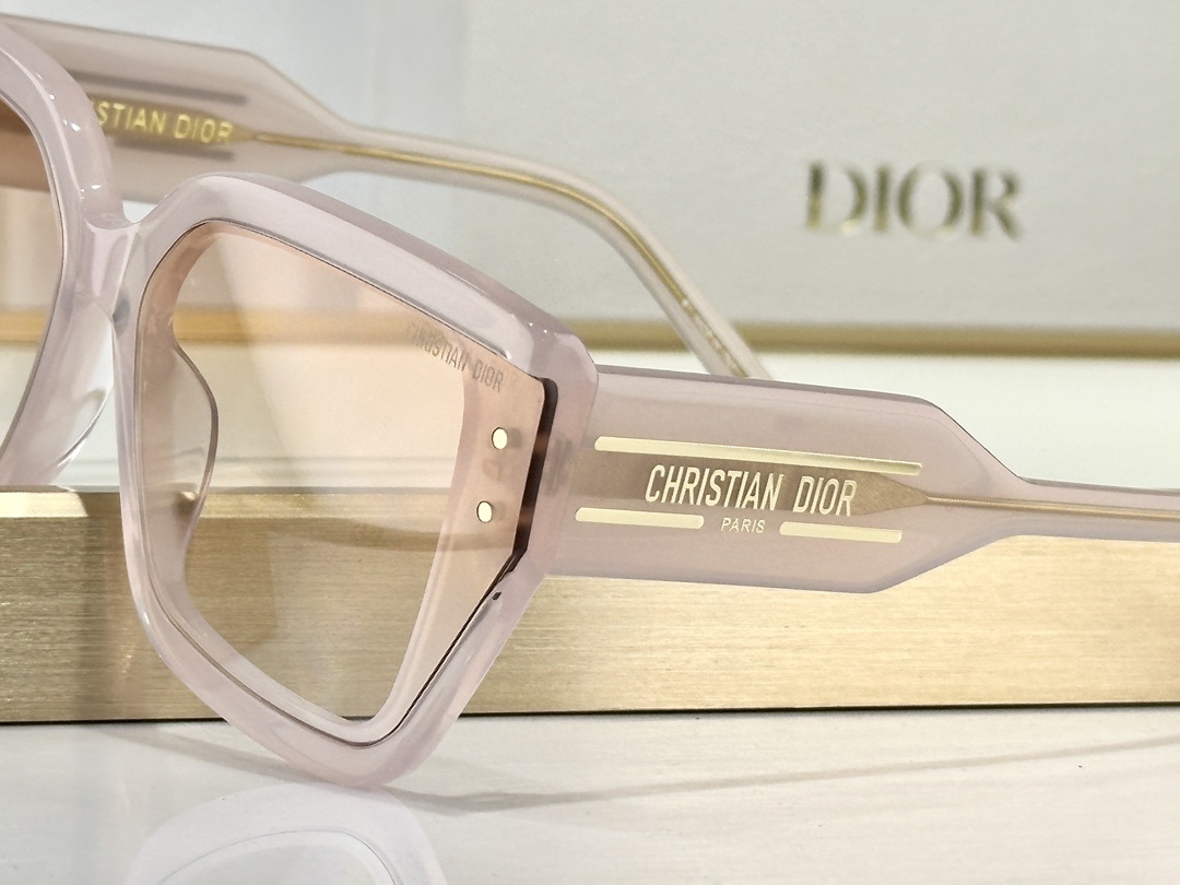 DiorSignature S14I Transparent Pink Square Sunglasses