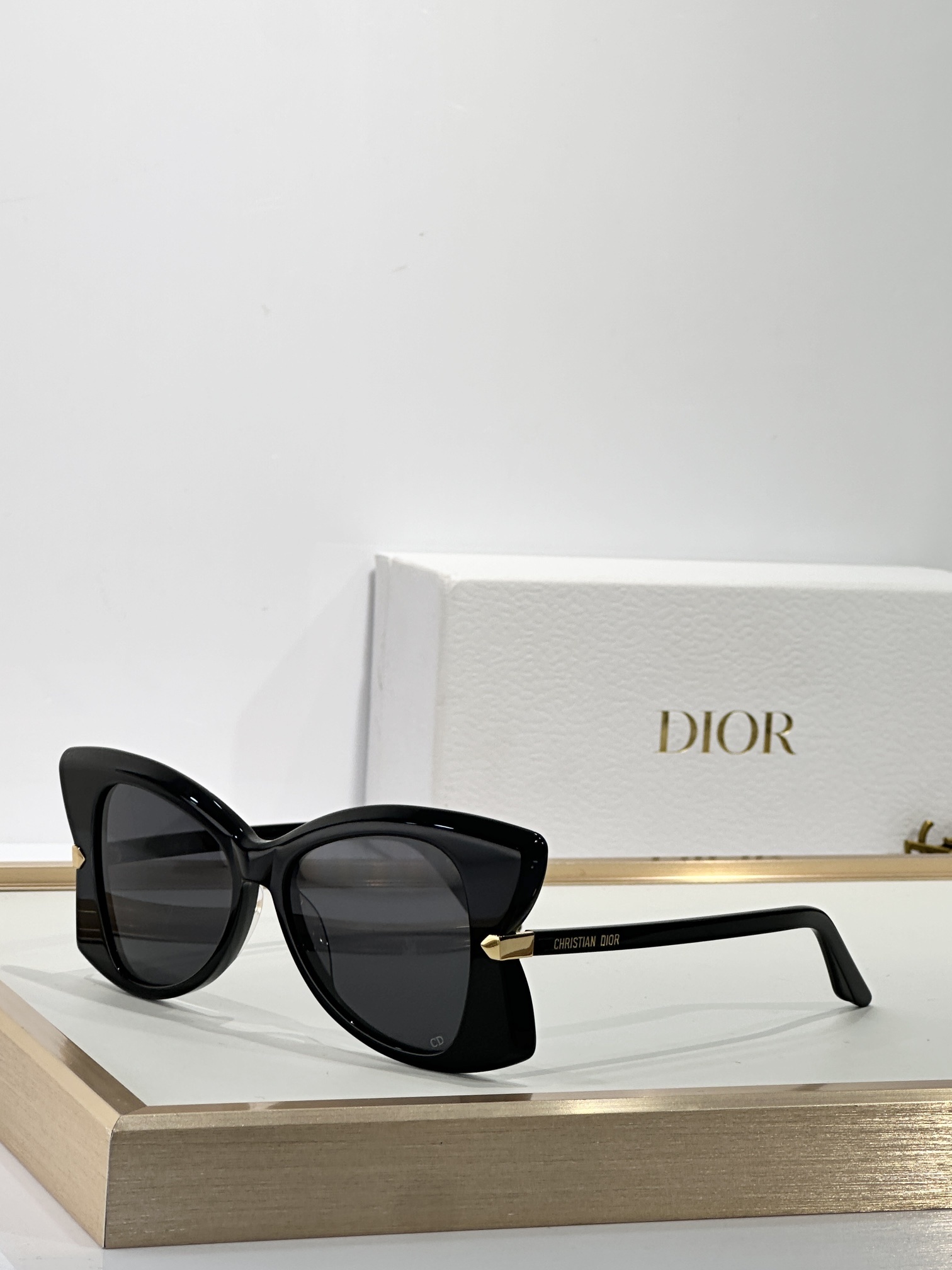DiorButterfly S1I Black Butterfly Sunglasses – Luxury Eyewear