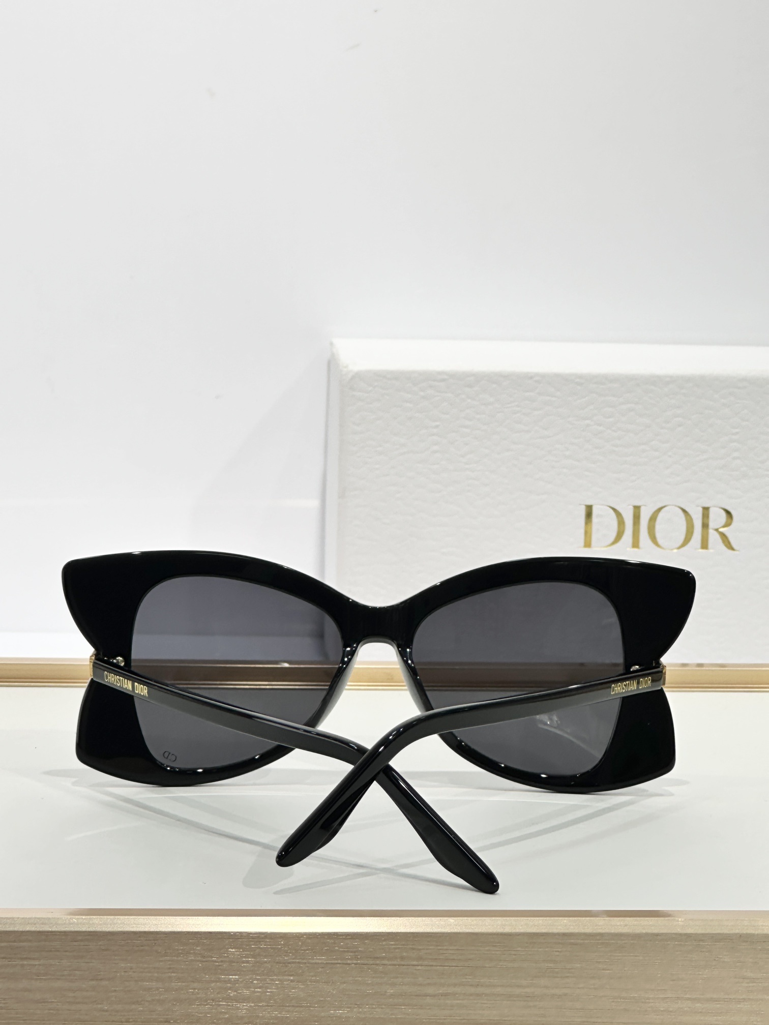 DiorButterfly S1I Black Butterfly Sunglasses – Luxury Eyewear