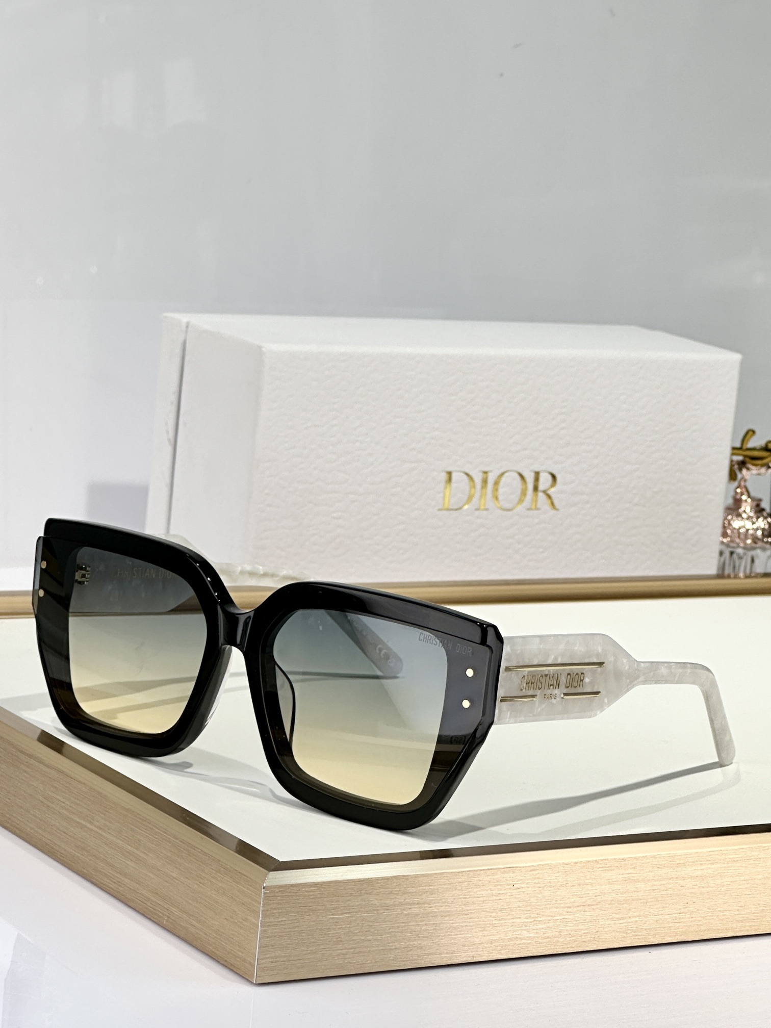 Dior Black Gradient Lens Sunglasses – Designer Eyewear