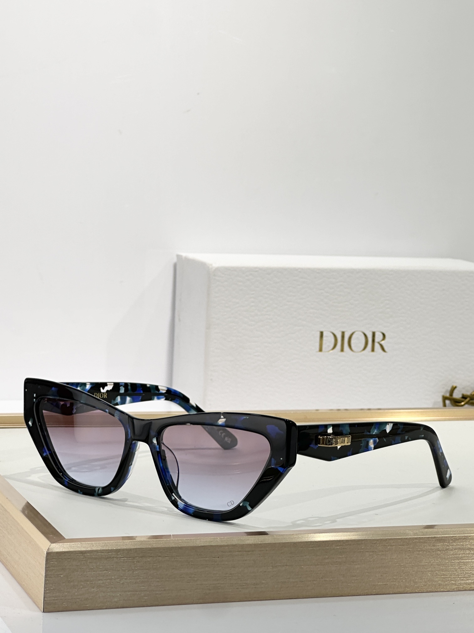 gradient Dior Black Cat-Eye Sunglasses – Dior Black Cat-Eye Sunglasses