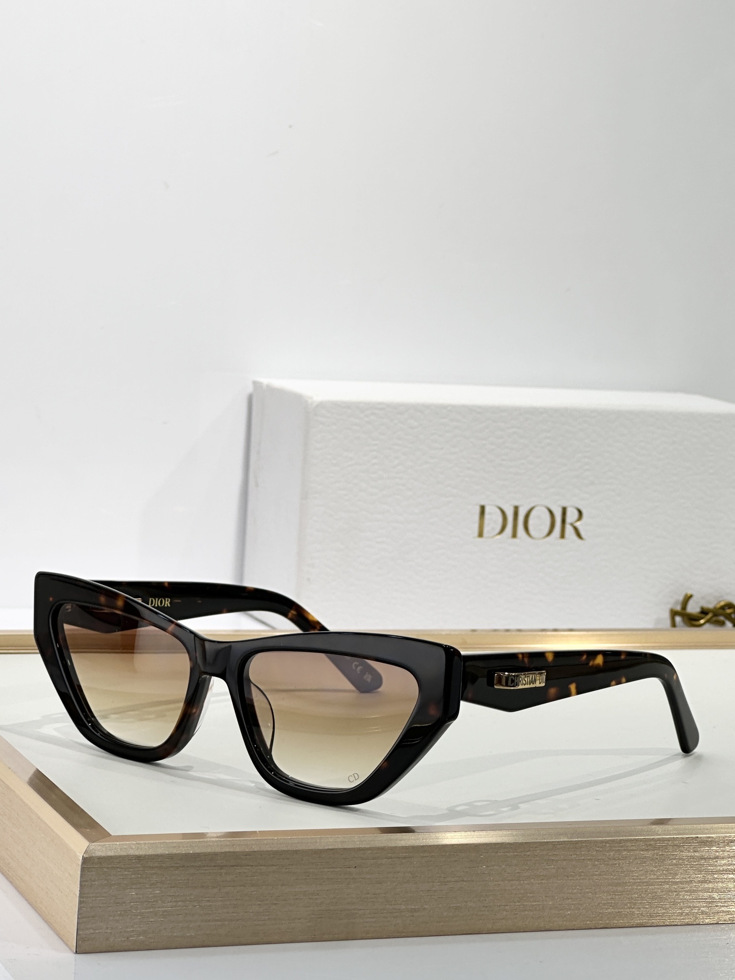 Dior Cat-Eye Sunglasses – Luxury Designer Eyewear for Women