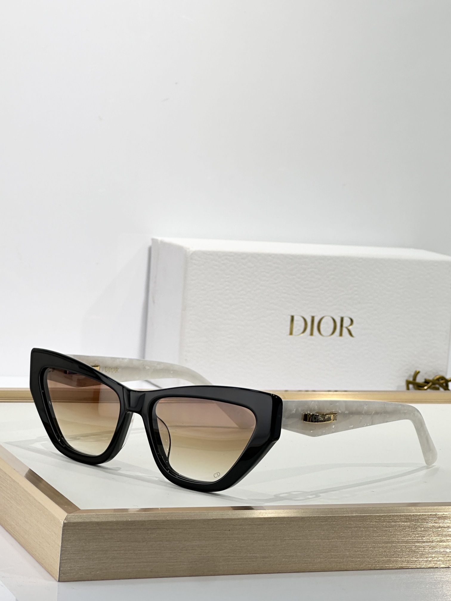 Dior Cat-Eye Sunglasses – Luxury Designer Eyewear for Women