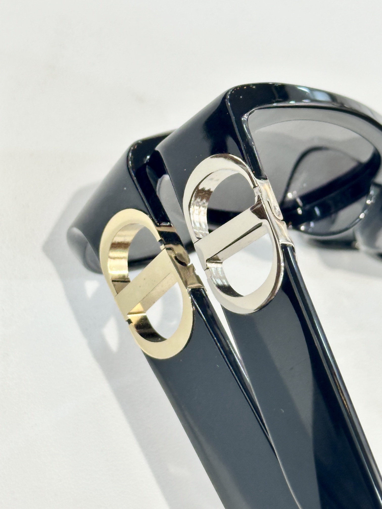 Dior CD Signature Oval Sunglasses – Luxury Designer Eyewear