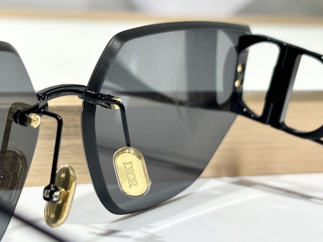 Dior Signature Butterfly Sunglasses – Elegant Black & Gold