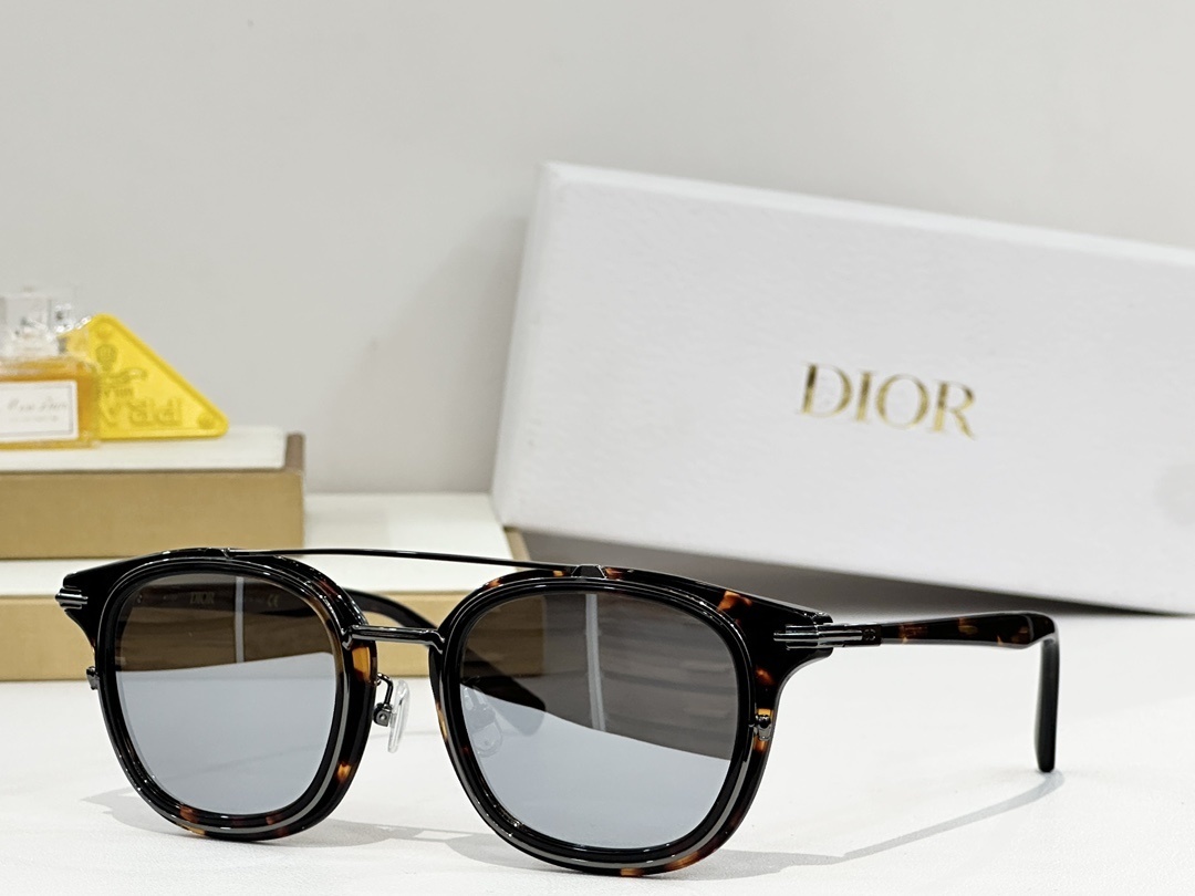 Dior Luxury Square Sunglasses – Elegant Designer Eyewear
