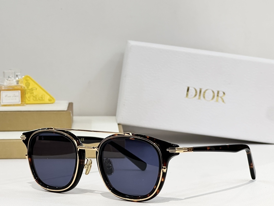 Dior Luxury Square Sunglasses – Elegant Designer Eyewear