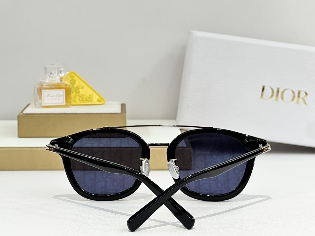 Dior Luxury Square Sunglasses – Elegant Designer Eyewear