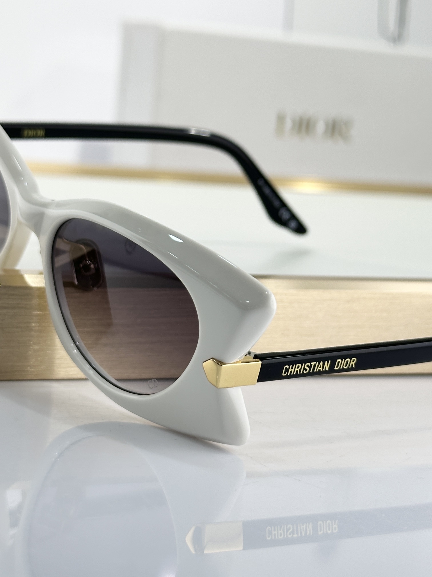 DiorButterfly S2I White Rectangular Sunglasses with Gold Signature