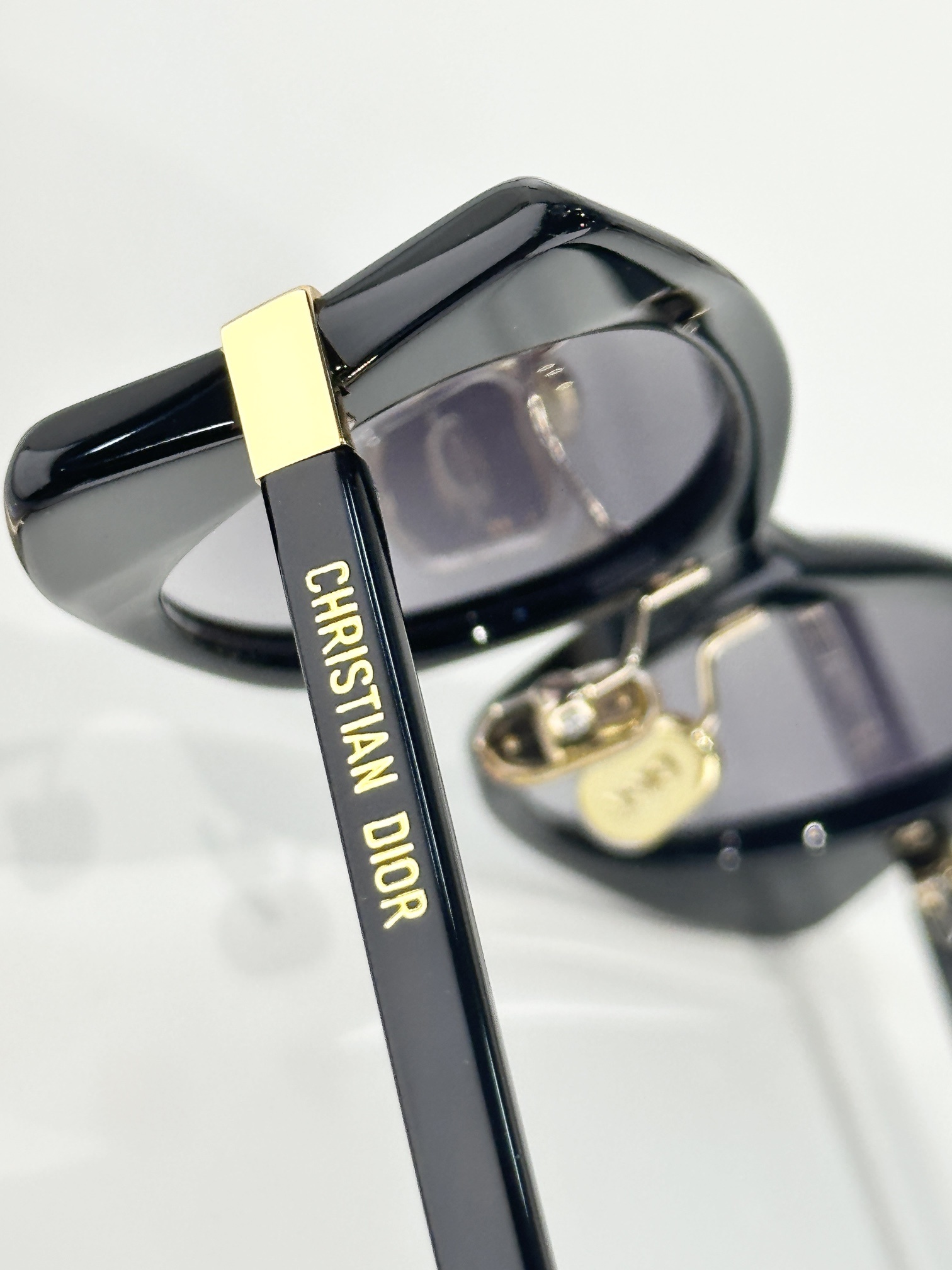 Dior Luxury Cat-Eye Sunglasses – Geometric Designer Eyewear
