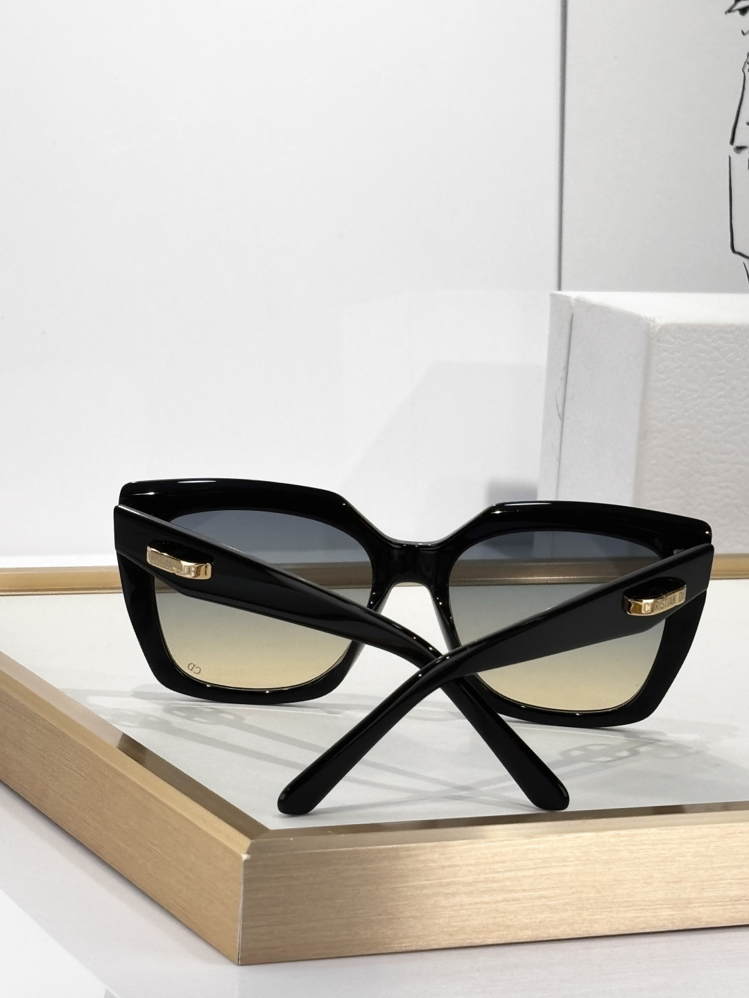 Dior Signature Oversized Black Sunglasses with Gradient Lenses
