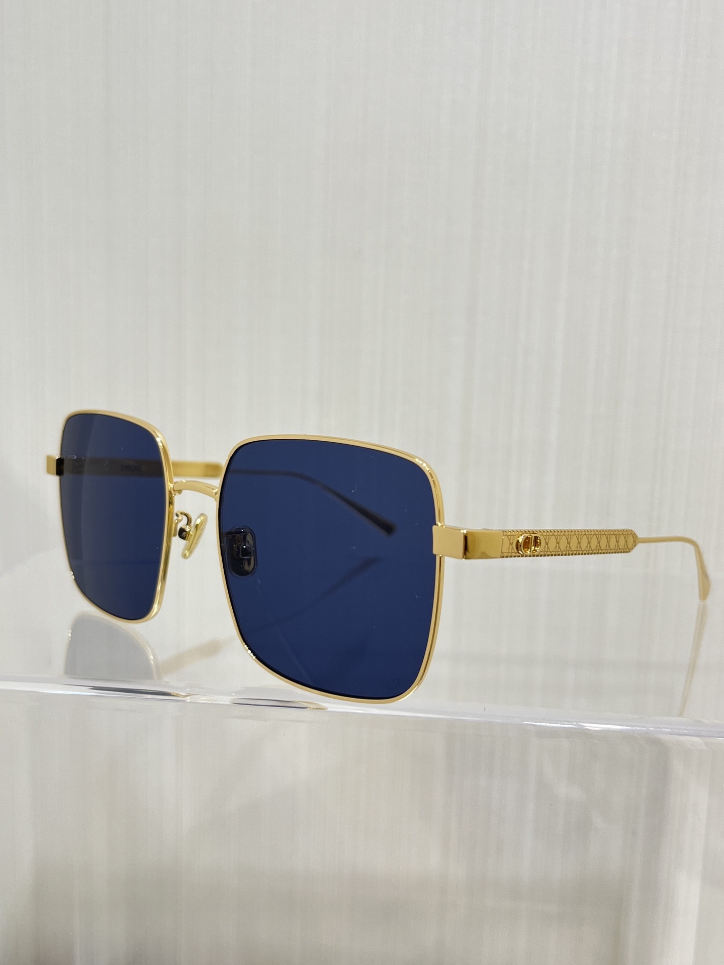 Dior DiorCannage S1U Square Sunglasses – Blue Lenses & Gold Frame