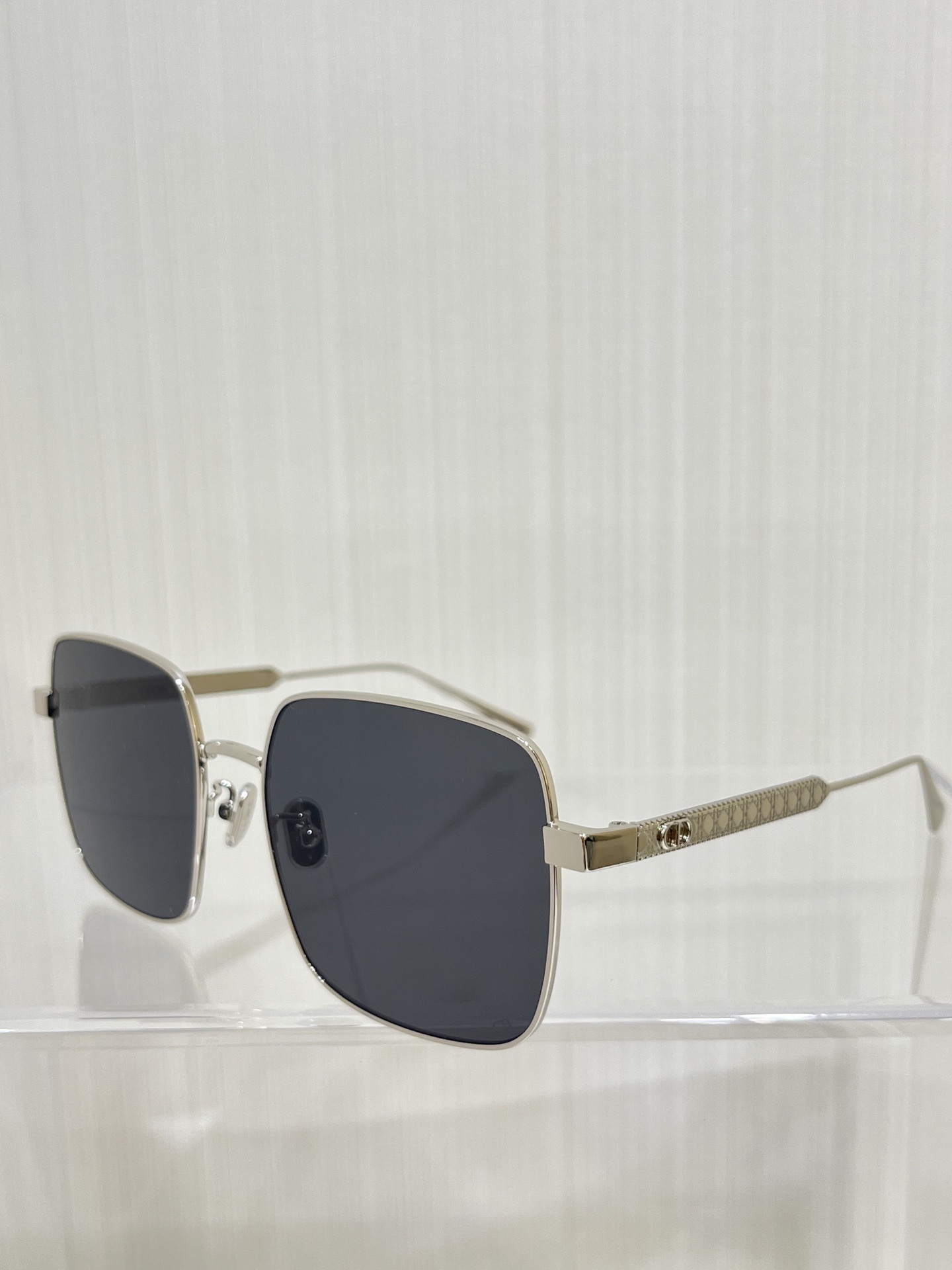 Luxury Oversized Square Sunglasses with Gold Metal Frame