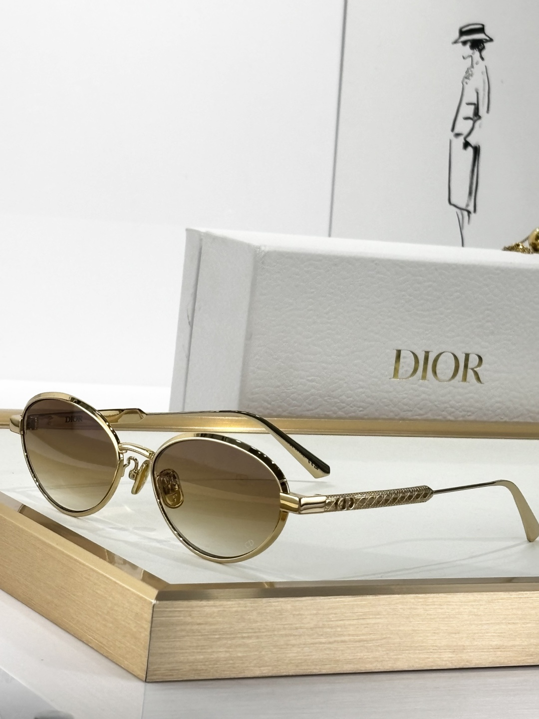 Dior Oval Metal Sunglasses – Luxury Tinted Lens Eyewear