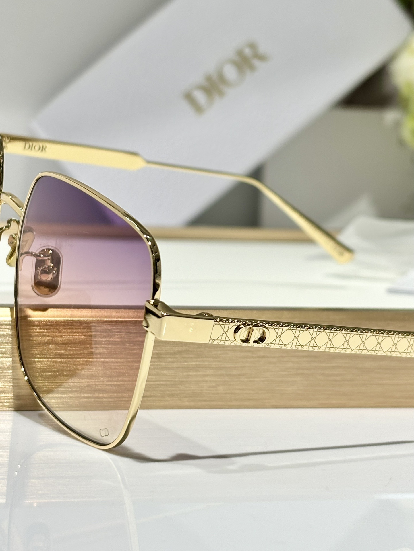 DiorCannage S1U Square Sunglasses with Purple Gradient Lenses