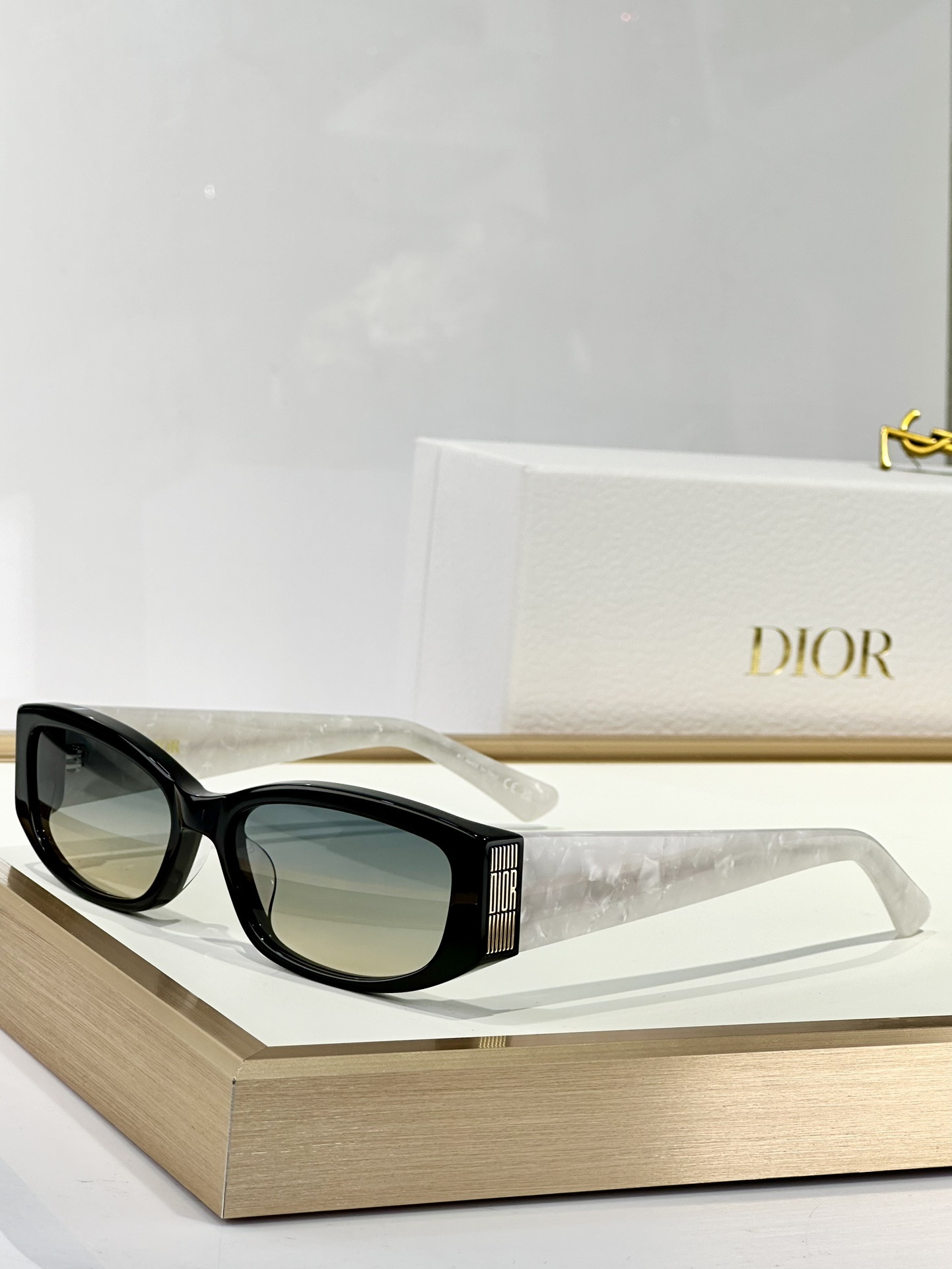 Dior Signature Rectangular Sunglasses – Luxury Women’s Eyewear
