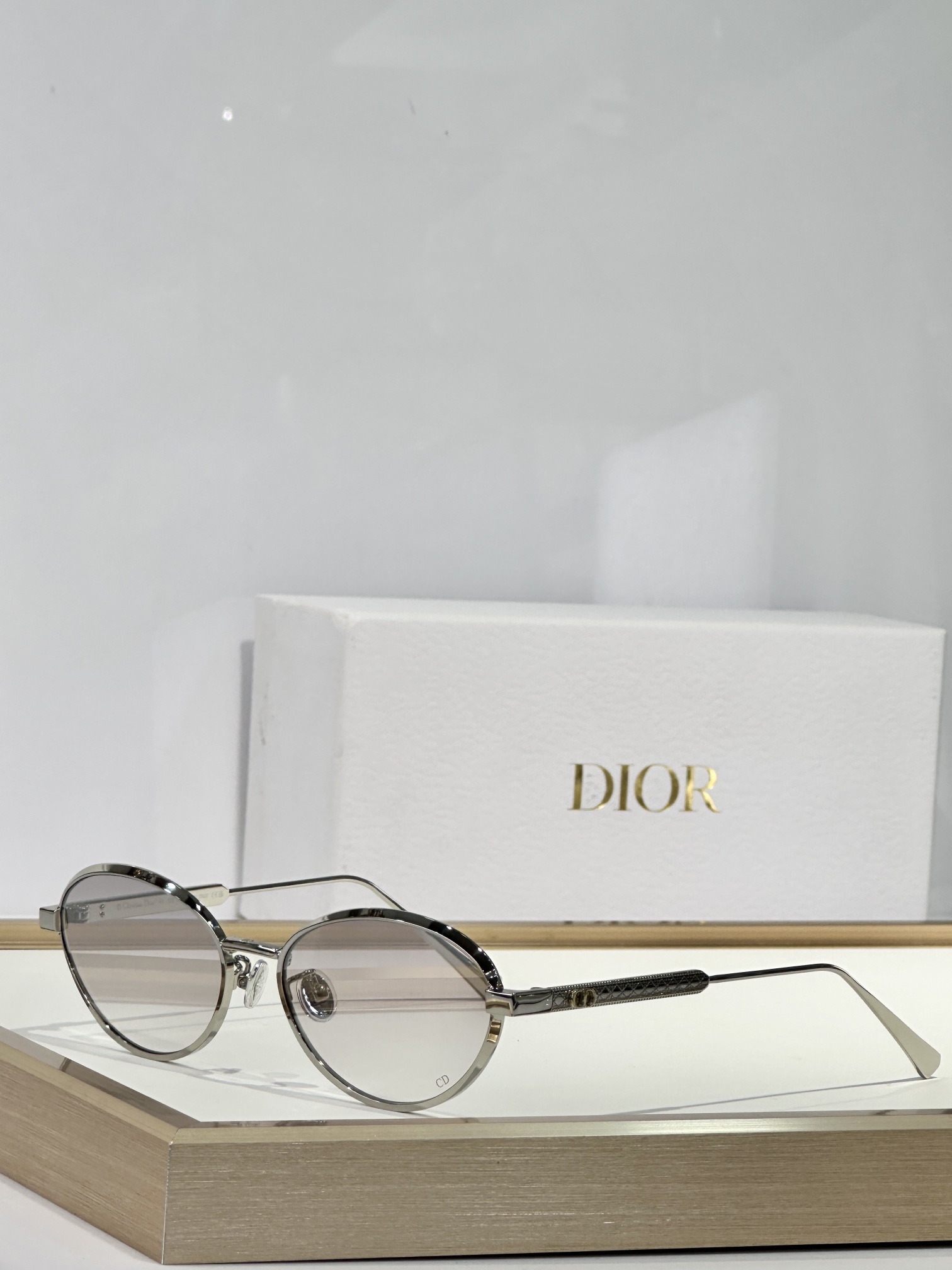Dior DiorCannage R1U Gradient Glacier Blue Oval Sunglasses