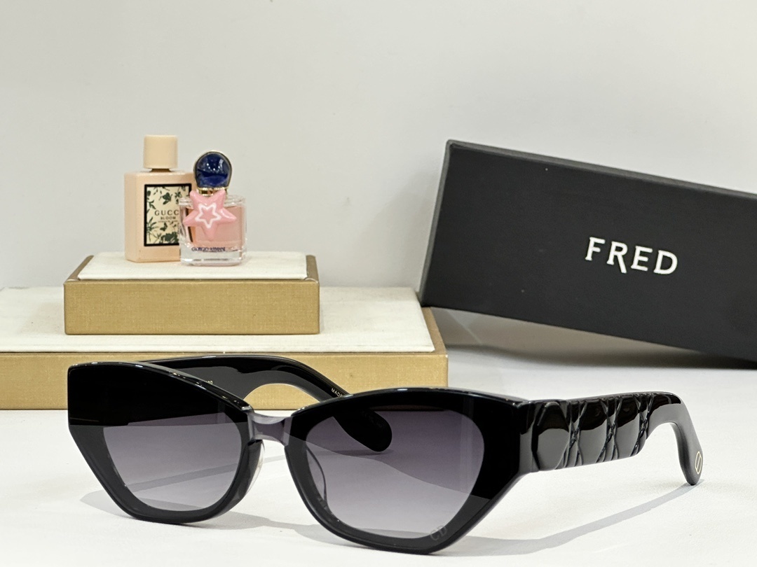 Luxury Cat-Eye Sunglasses with Quilted Cannage Temples