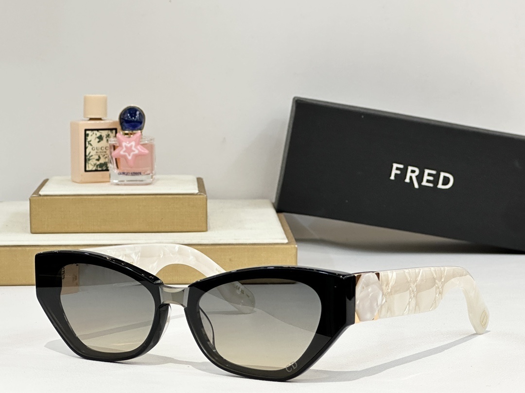 Luxury Cat-Eye Sunglasses with Quilted Cannage Temples