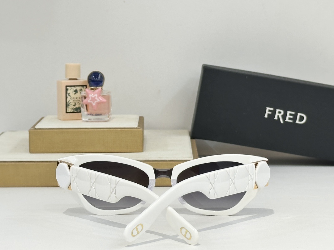 Luxury Cat-Eye Sunglasses with Quilted Cannage Temples