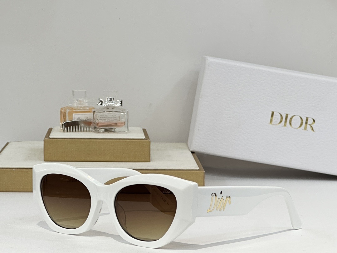 gold Dior White Cat-Eye Sunglasses – Dior White Cat-Eye Sunglasses