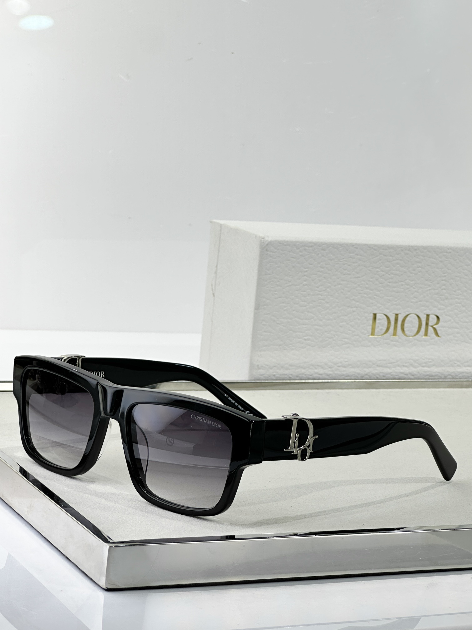 Dior CD Signature Square Sunglasses – Luxury Designer Eyewear
