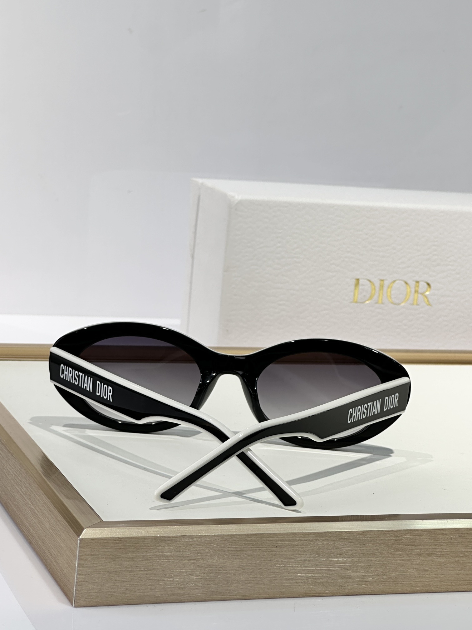 DiorPacific B4F Oval Sunglasses – Black & White Luxury Eyewear