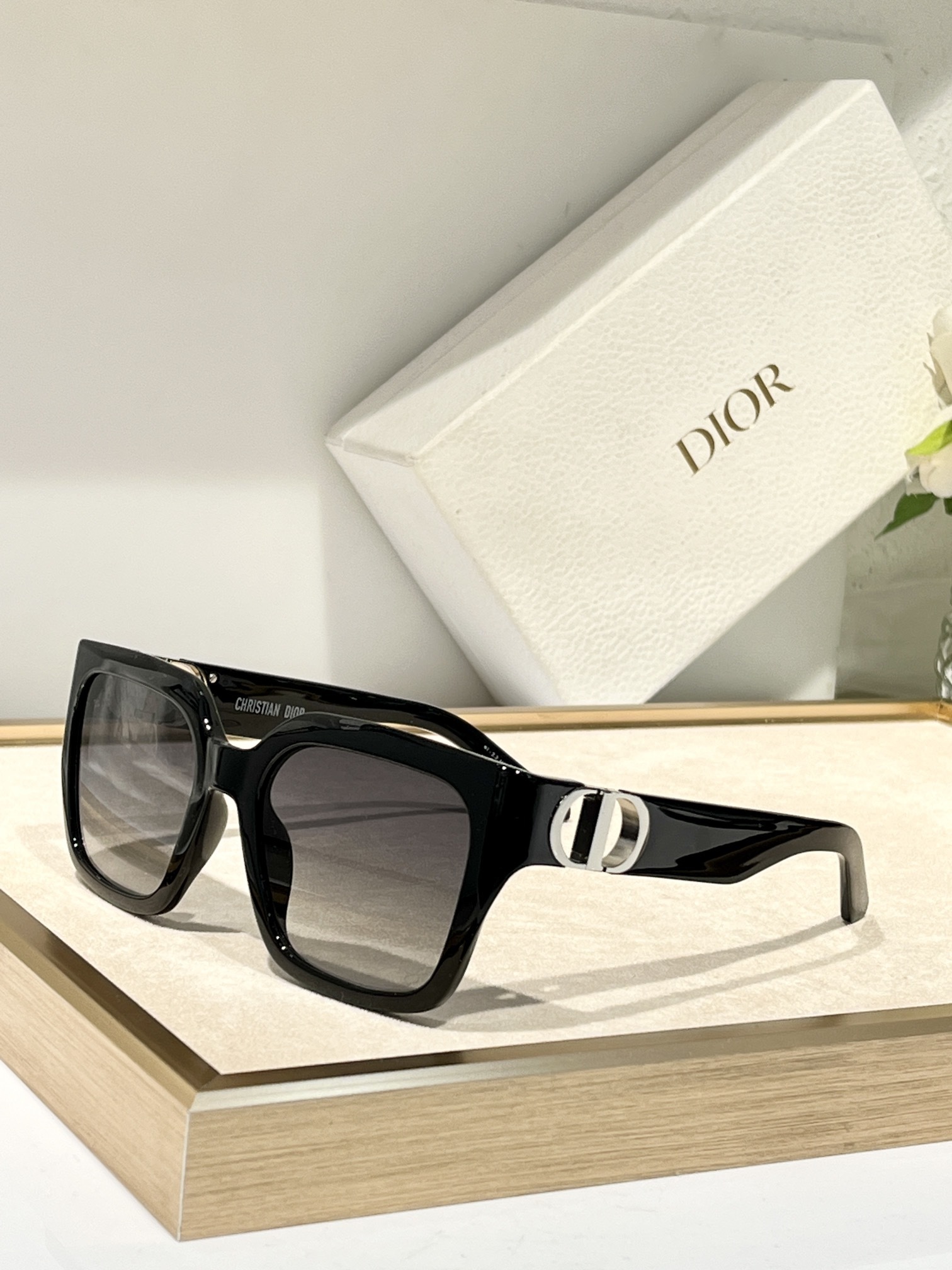 Christian Dior 30Montaigne Oversized Square Sunglasses – Black