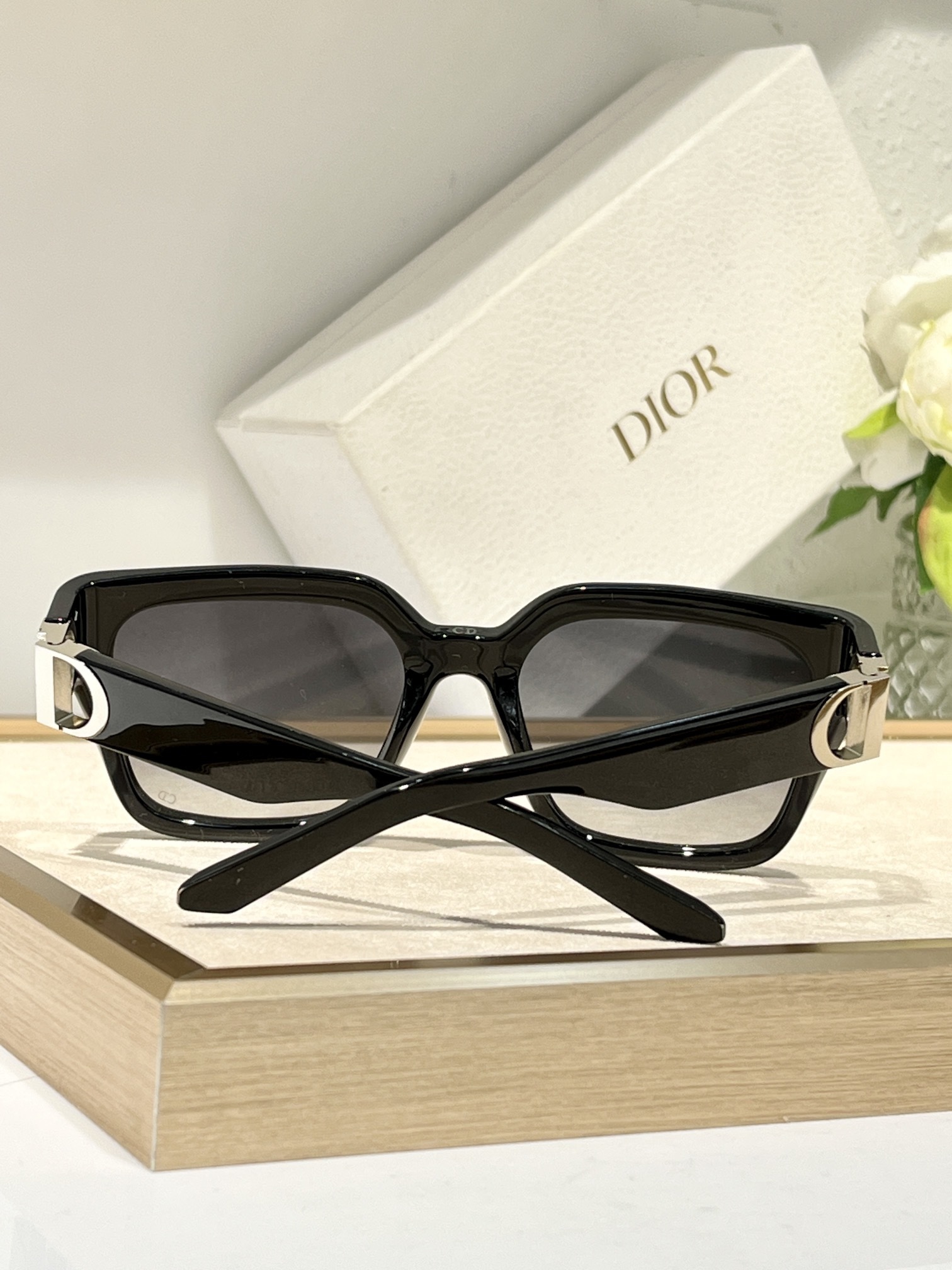 Christian Dior 30Montaigne Oversized Square Sunglasses – Black