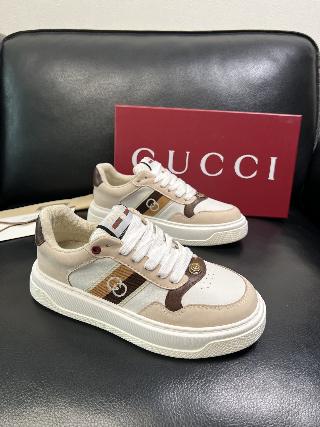 Gucci Men's Beige Interlocking G Low-Top Sneakers