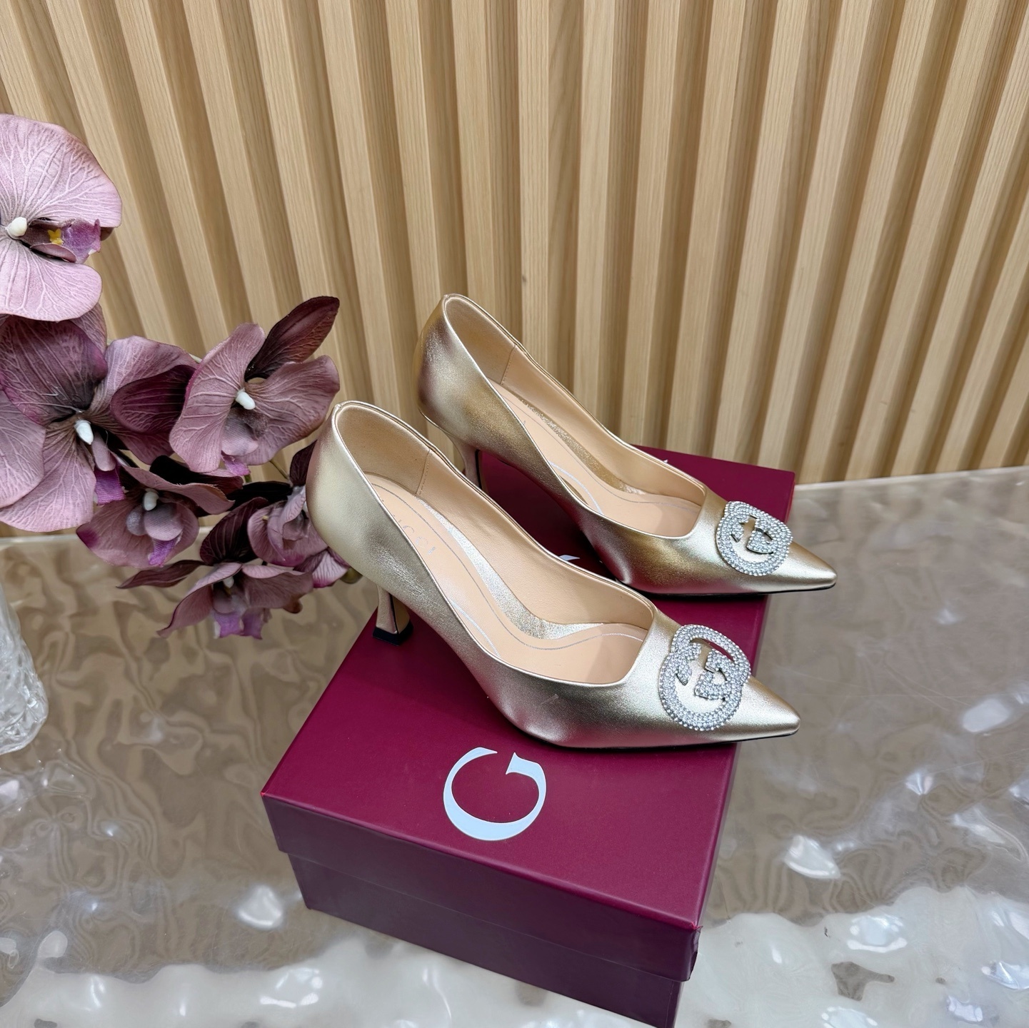 crystal Gucci Gold Leather Pumps