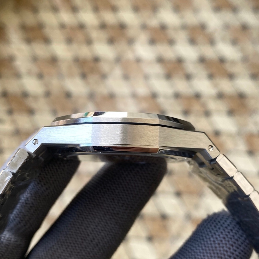 Audemars Piguet Royal Oak 41mm Grey Dial 15500ST Stainless Steel