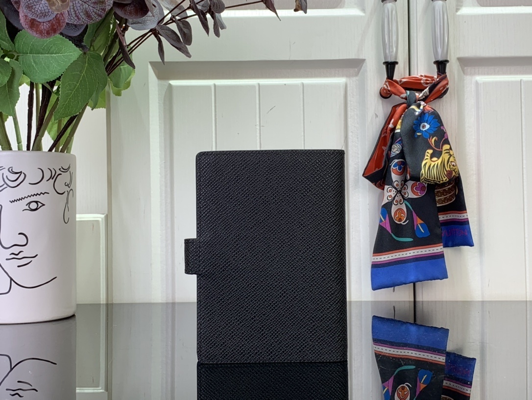 louis LV Black Taurillon Agenda - Louis Vuitton Black Taurillon Agenda